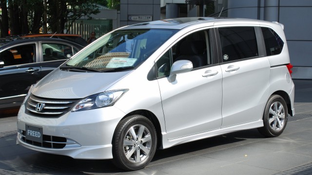 Honda freed with new hybrid motor