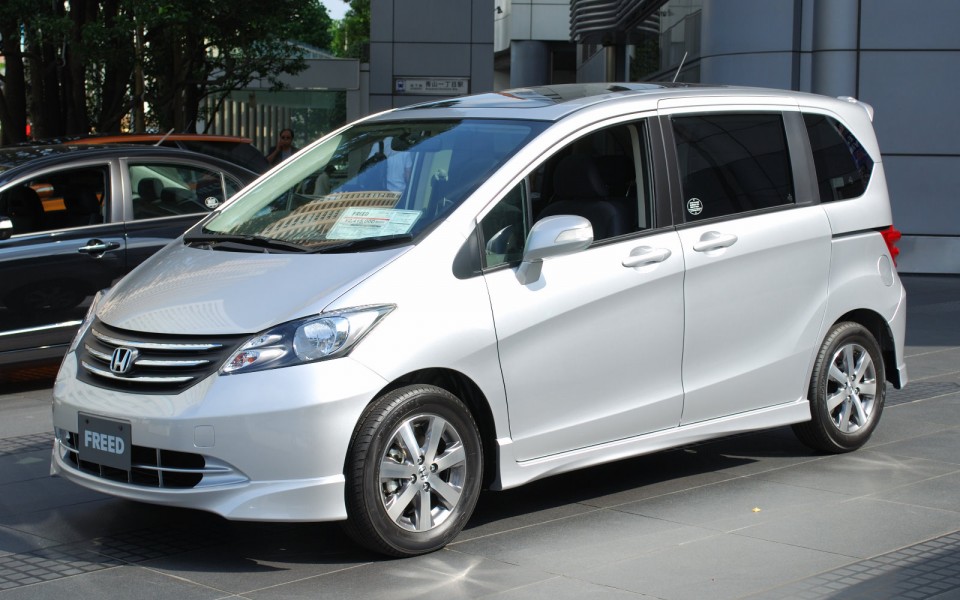 Honda freed with new hybrid motor