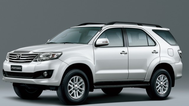 fortuner 1st gen exterior 1