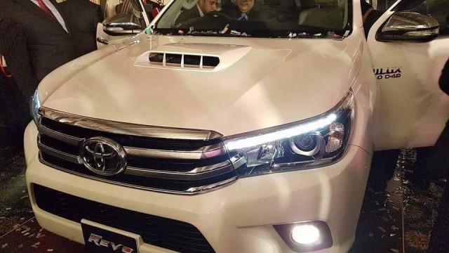 Toyota Revo front