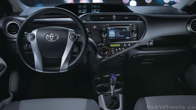 Toyota_Aqua_Interior