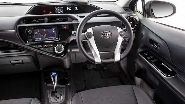 Toyota_Aqua_Interior