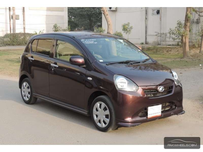 Daihatsu mira 2011