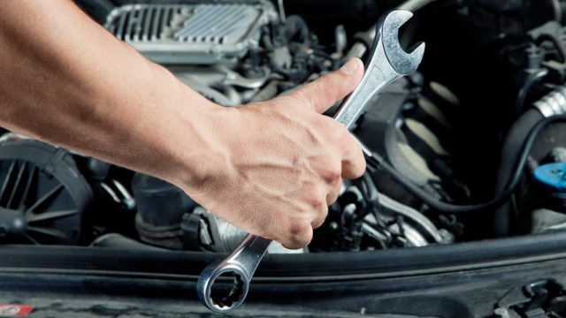 2016-11-04-1478243114-7854061-carmaintenance