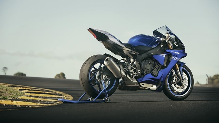 The Legendary Yamaha R1 The Review Pakwheels Blog