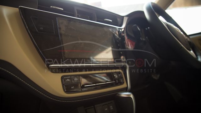 2017 Toyota Corolla Altis Grande CVT-i PakWheels Detailed Review And Photos
