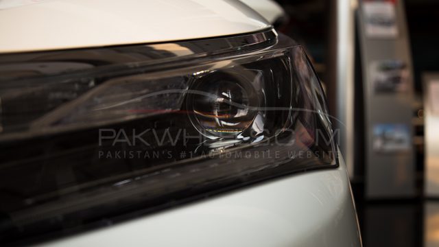 2017 Toyota Corolla Altis Grande CVT-i PakWheels Detailed Review And Photos