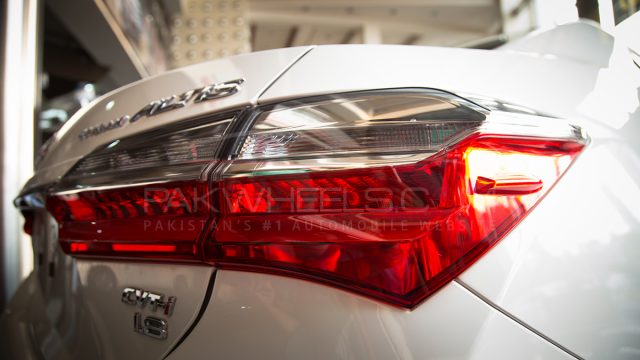 2017 Toyota Corolla Altis Grande CVT-i PakWheels Detailed Review And Photos