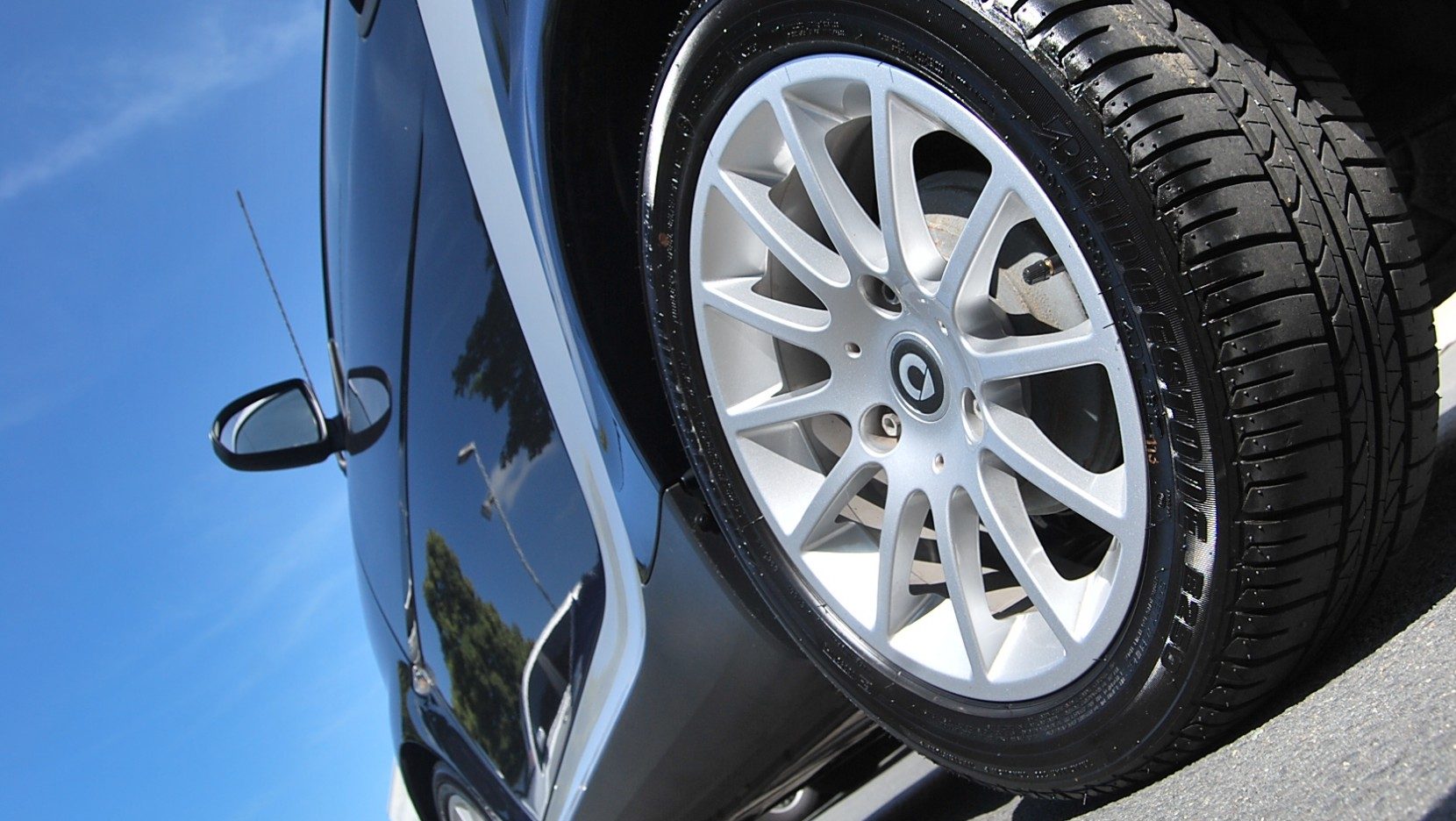 clean-car-tyre