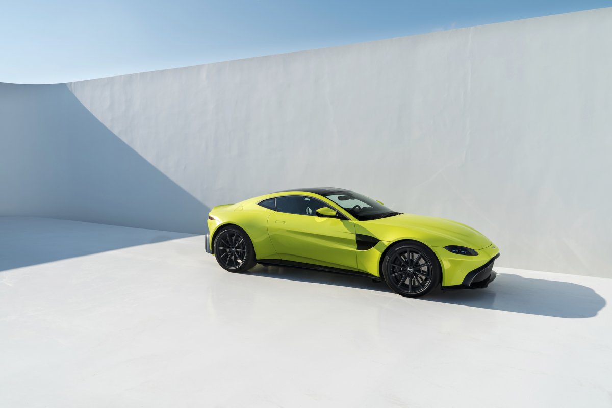 2019-aston-martin-vantage-3