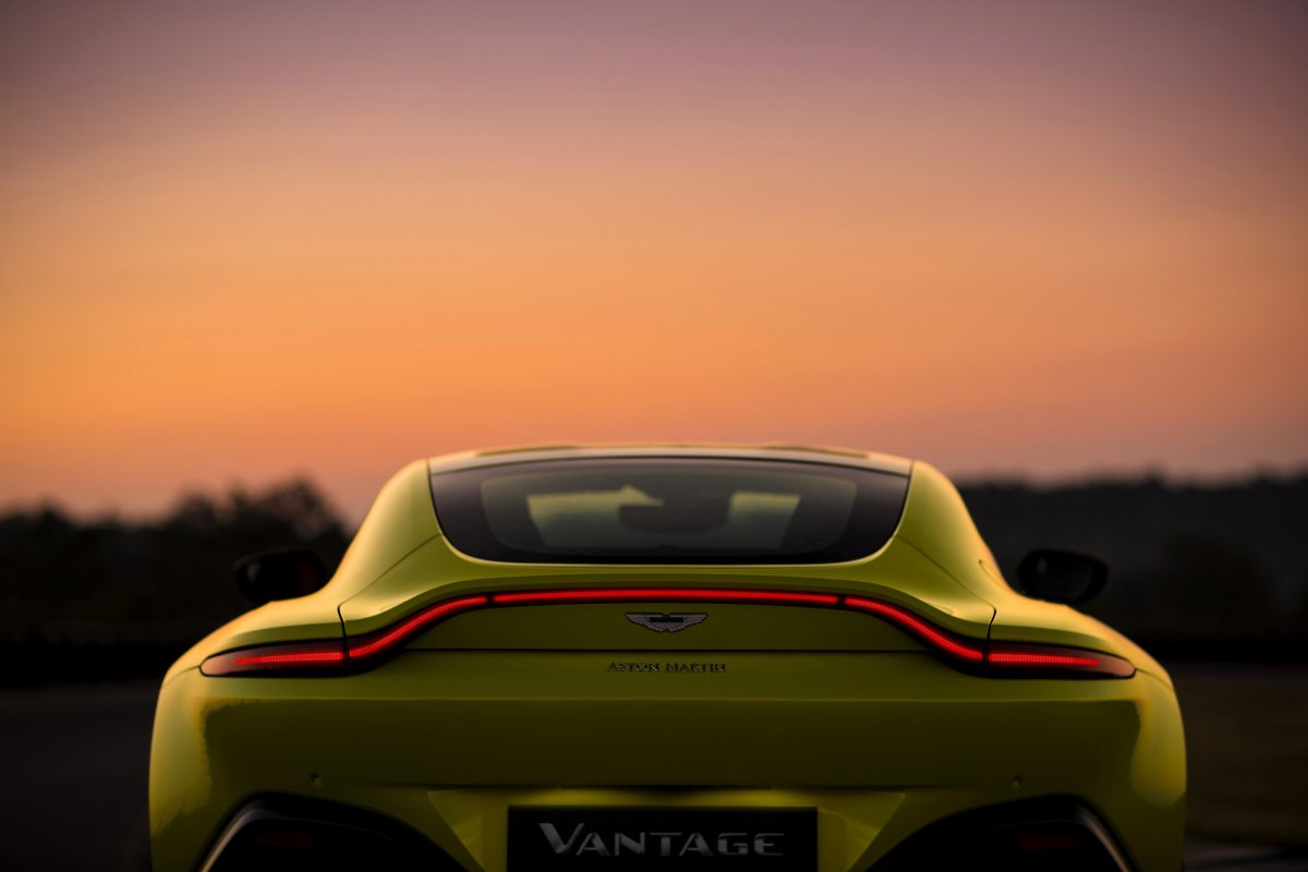 2019-aston-martin-vantage-4