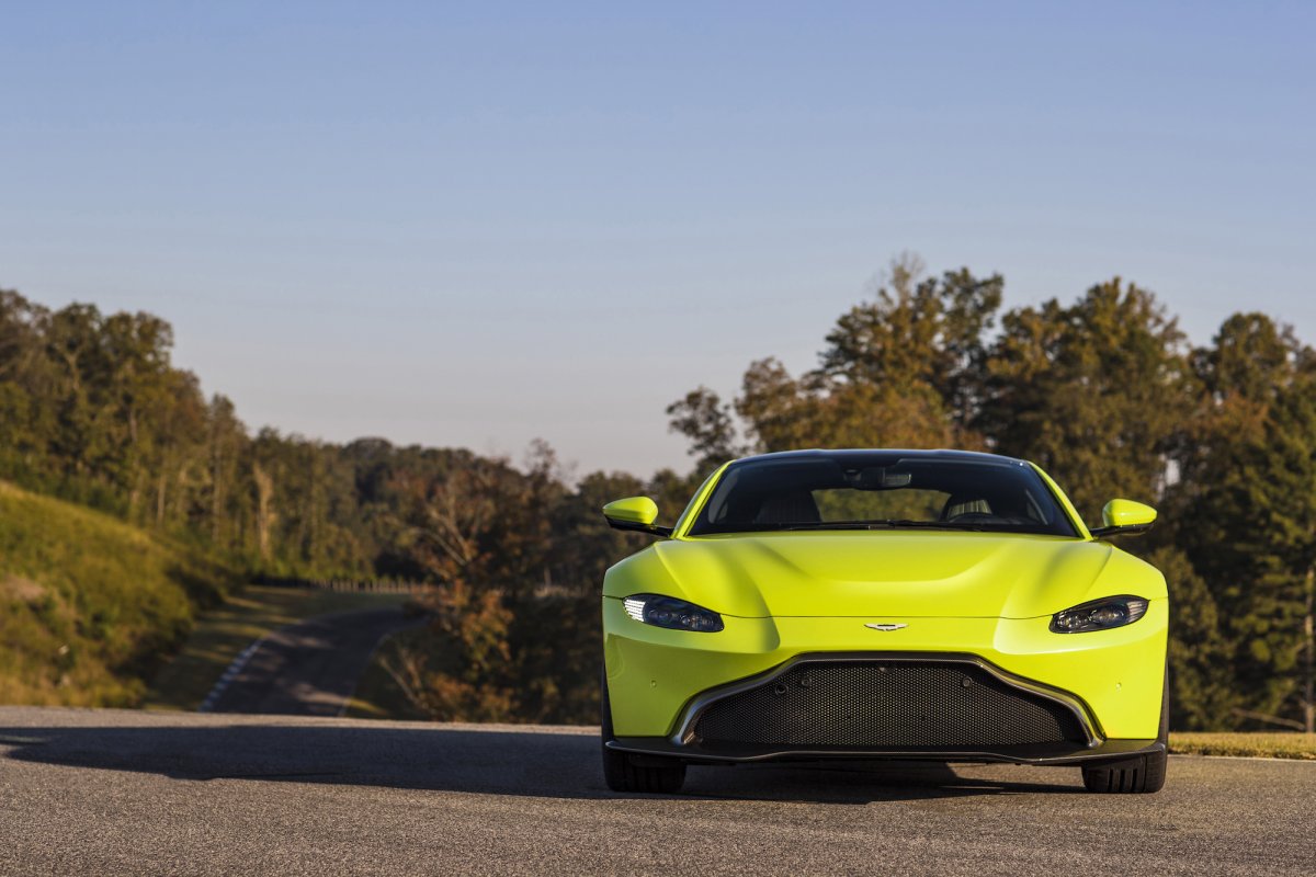 2019-aston-martin-vantage-5