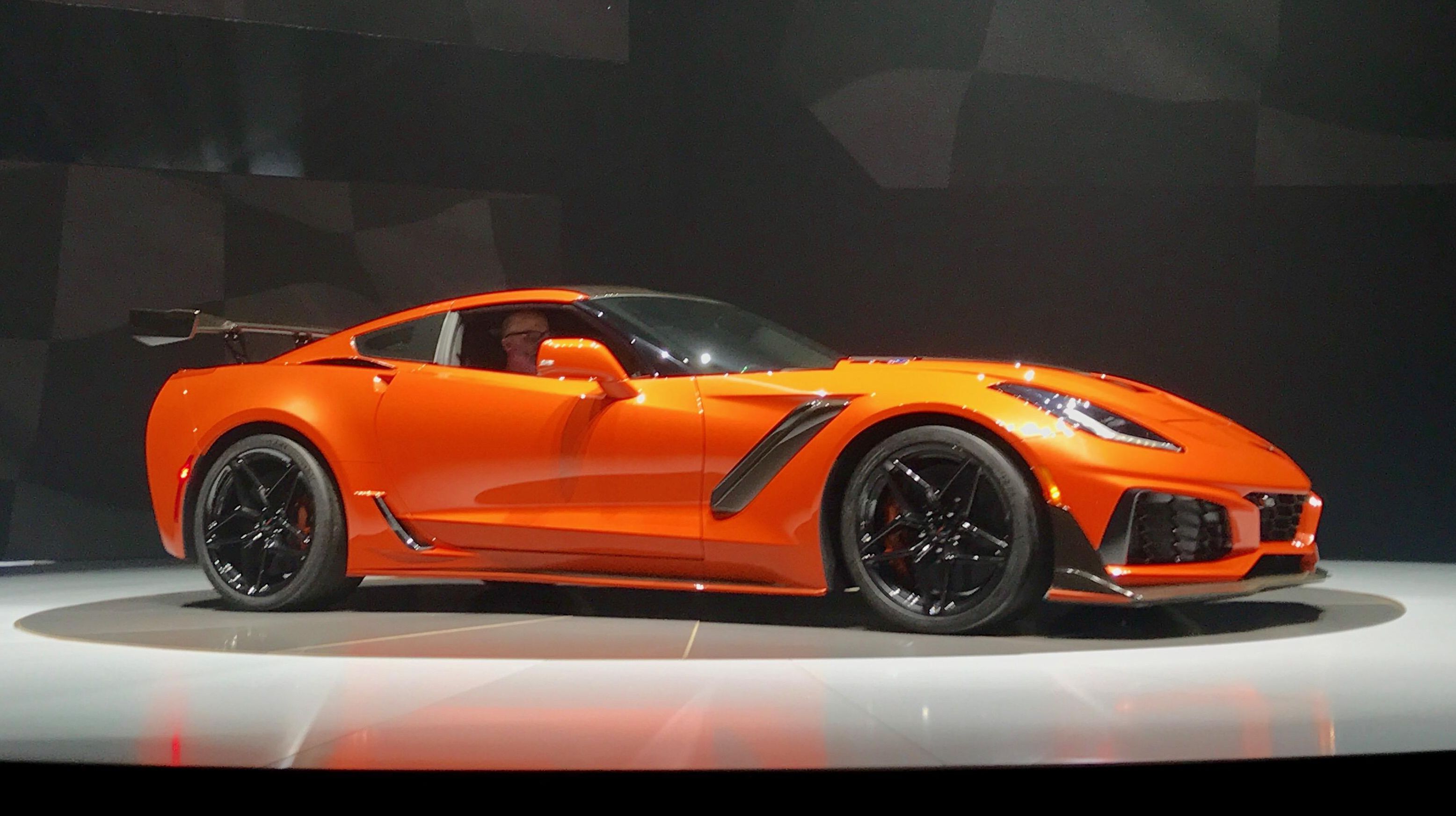 2019-chevrolet-corvette-zr1-6