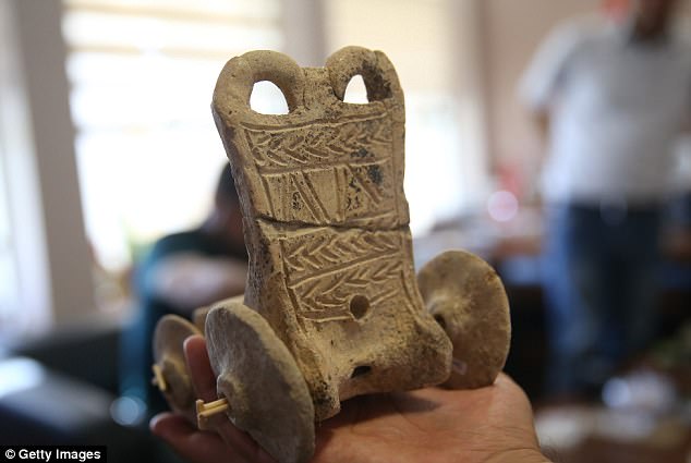 5000-year-old-toy-chariot-4