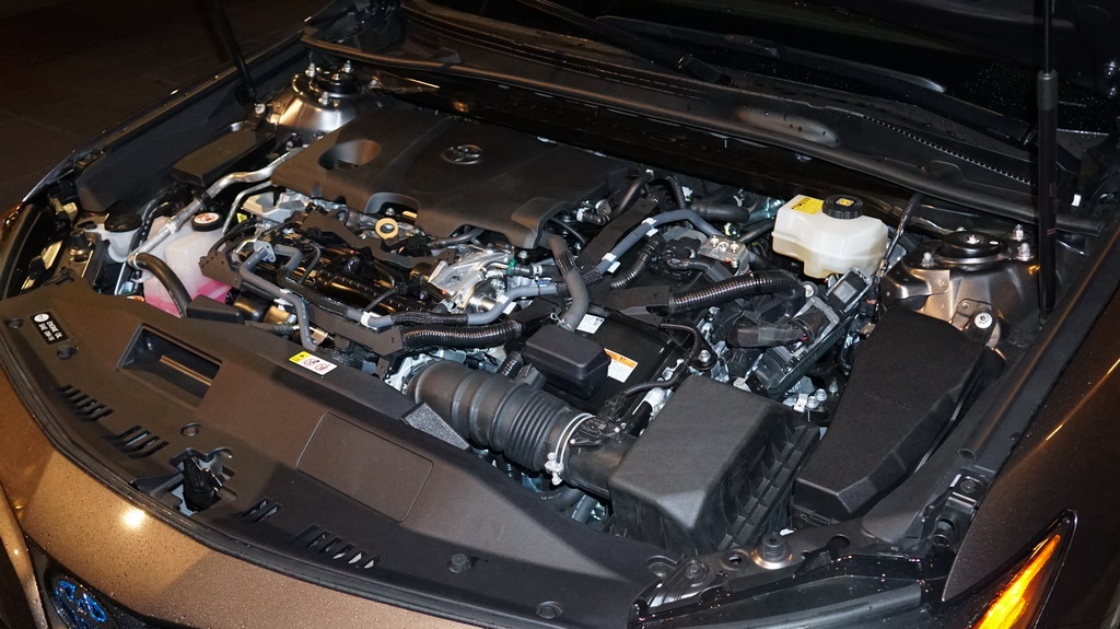 2018-toyota-camry-hybrid-engine-bay