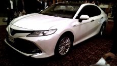 2018-toyota-camry-hybrid-soft-launch-1