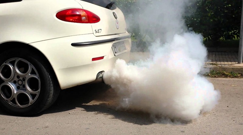 What does the color of exhaust smoke mean - We explain! - PakWheels Blog