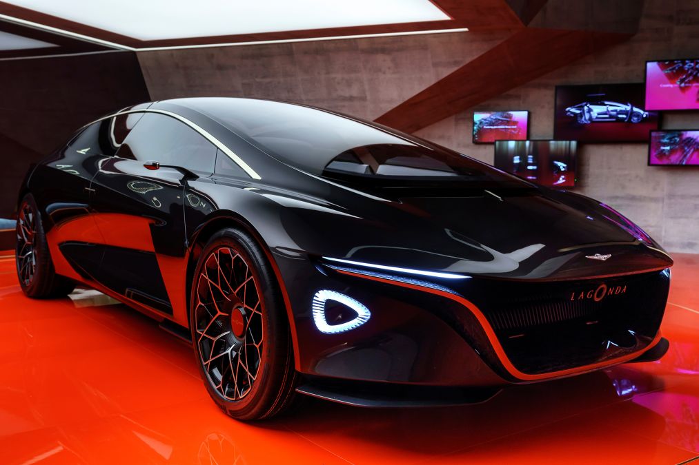 Aston Martin reenvisions Lagonda Vision Concept at Geneva 2018 ...