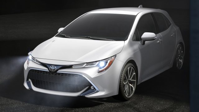 Toyota-Corolla_Hatchback-2019-1600-04