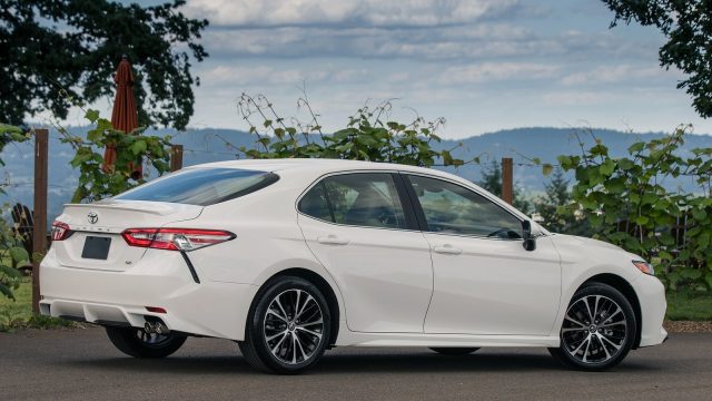 Toyota-Camry-2018-1600-31