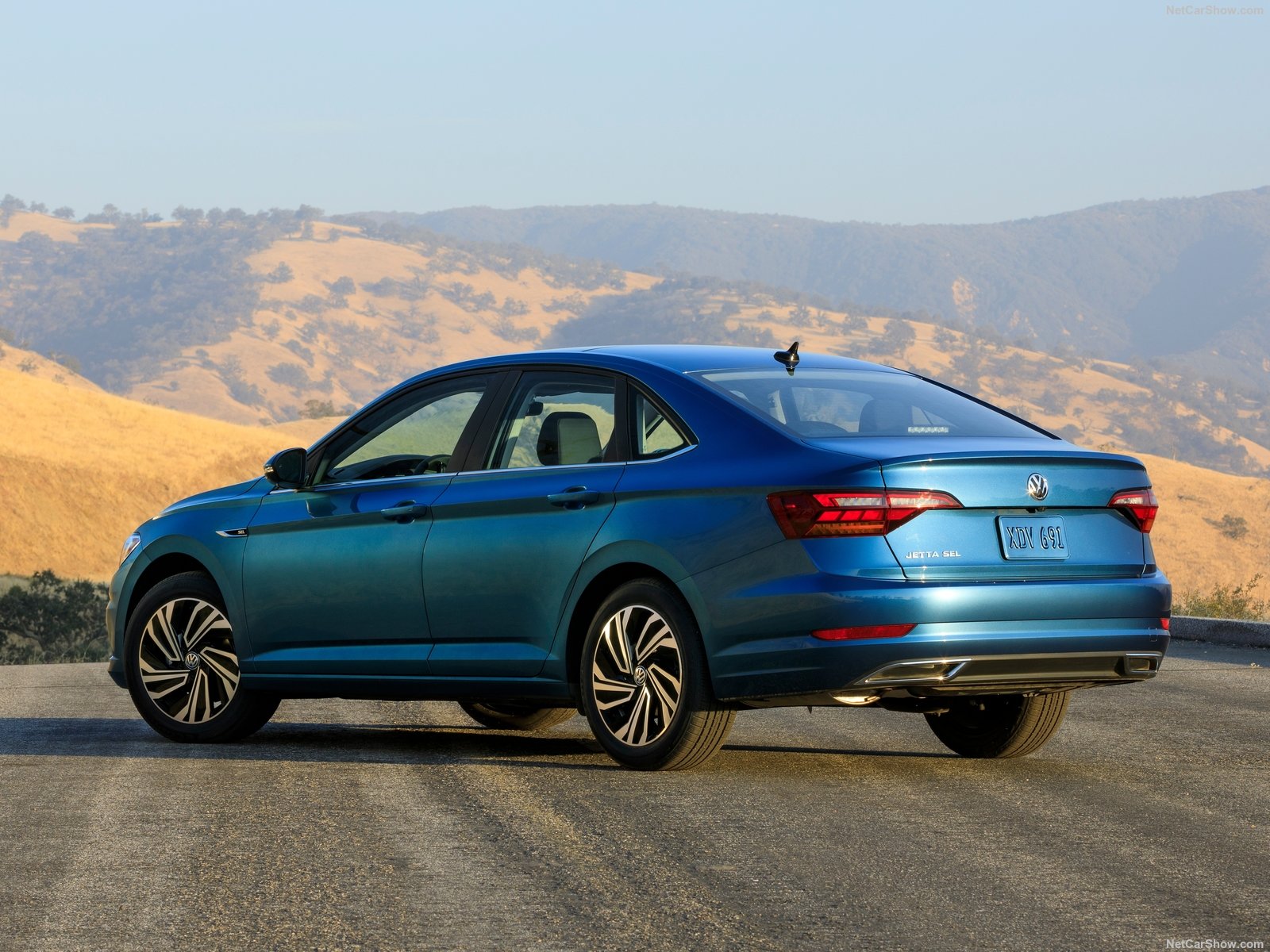 Volkswagen-Jetta-2019-1600-0b