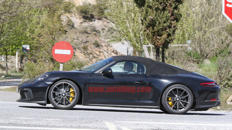 Porsche 911 Speedster spotted being tested with the 2