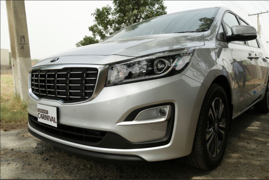 kia-grand-carnival-1-1