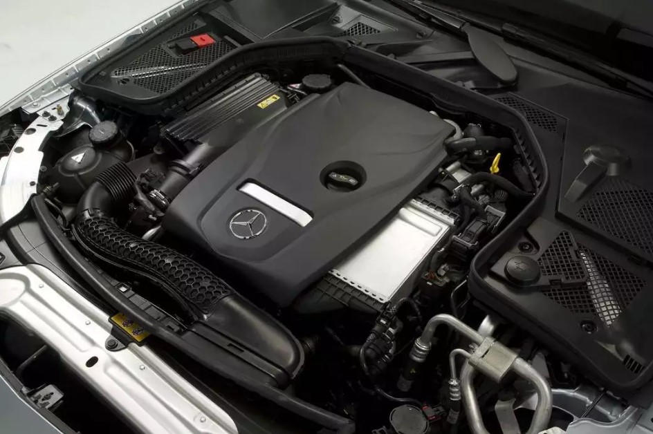 2018-Mercedes-Benz-C-Class-Engine