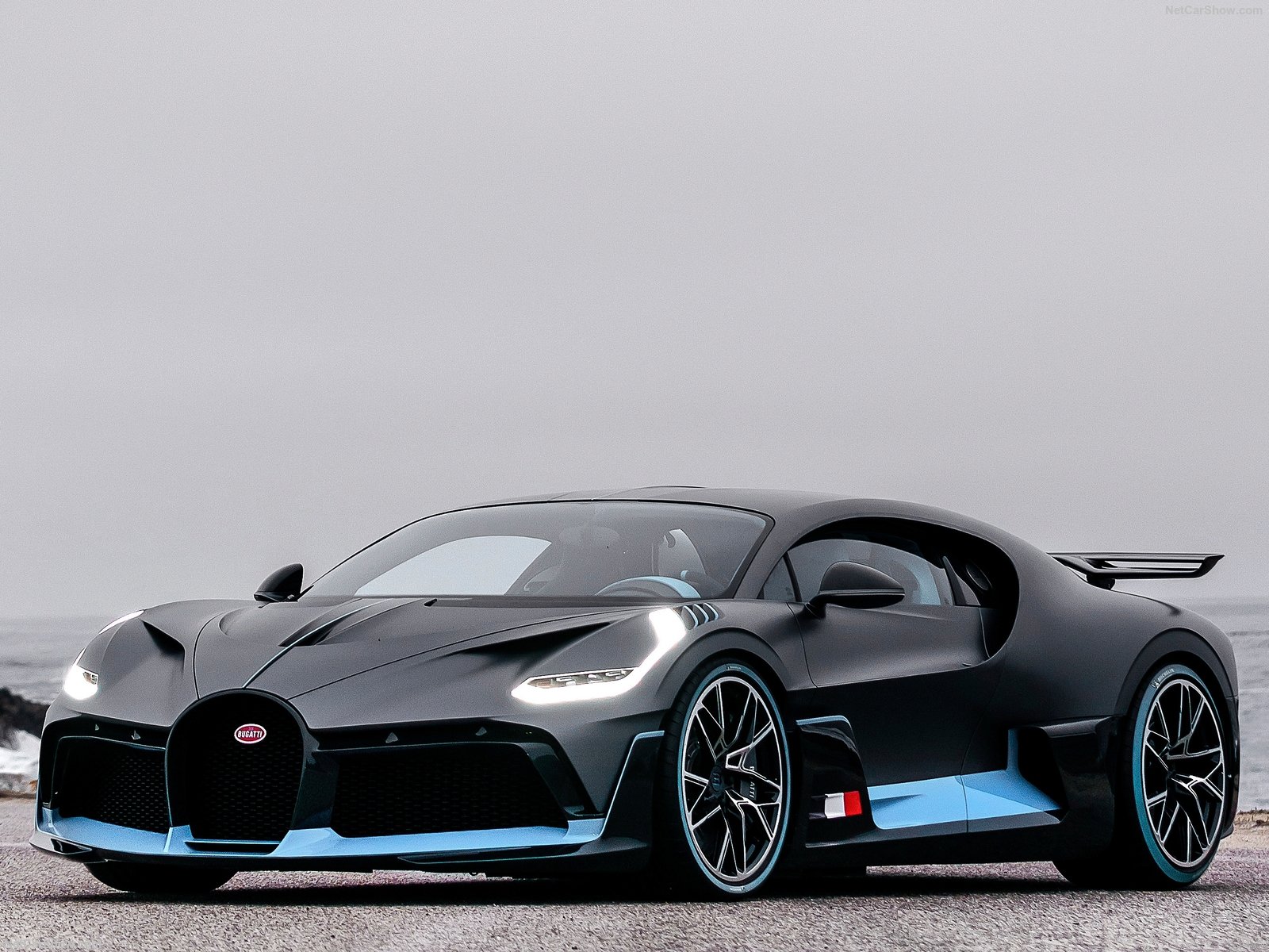 Bugatti Divo 2019 A 5 Million Track Focused Hypercar Pakwheels Blog