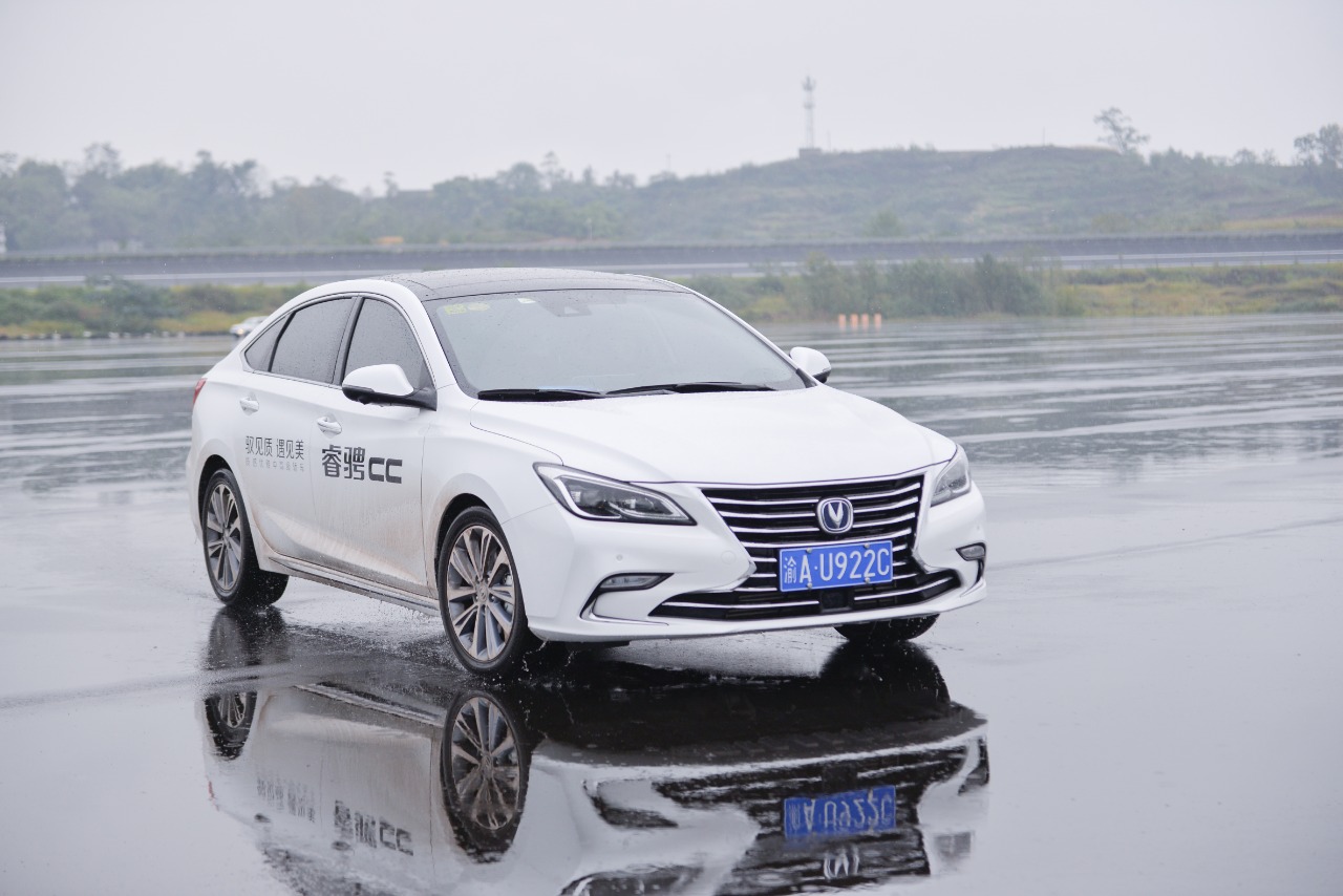 Changan 7 местный кроссовер