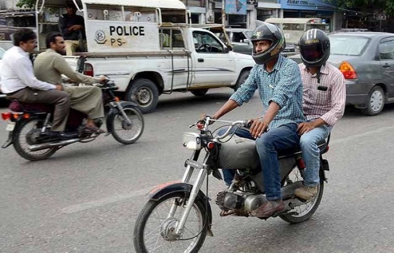 Wear a helmet while riding online bicycle