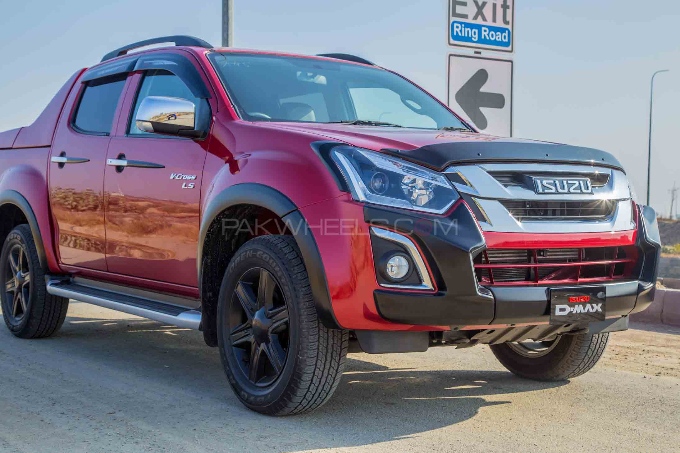 Isuzu D-Max V-Cross LS Detailed Review – Specs & Photos