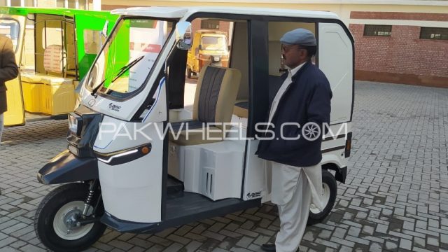 Sazgar electric rickshaw deals price