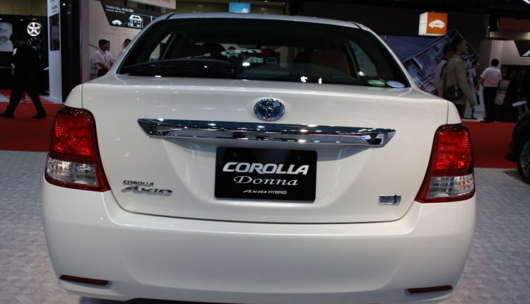 Toyota-Corolla-Axio-Hybrid-rear