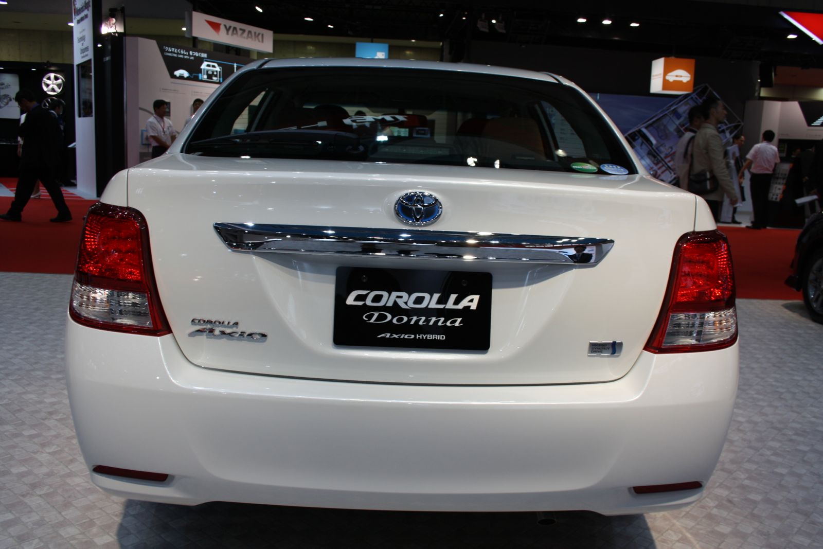 Toyota-Corolla-Axio-Hybrid-rear - PakWheels Blog