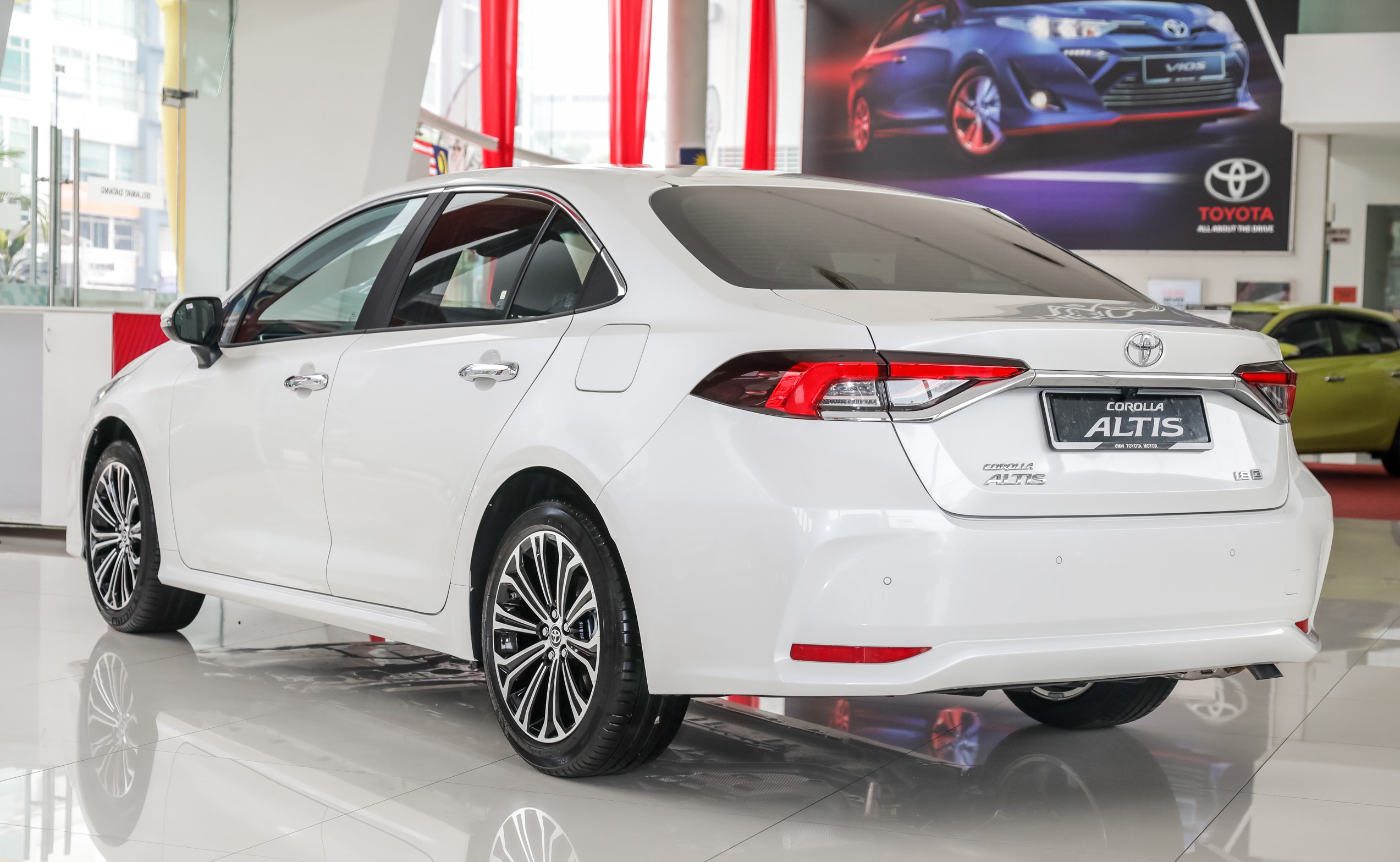 Toyota-Malaysia-Corolla-Altis-1.8G-2019-Showroom_Ext-2 - PakWheels Blog