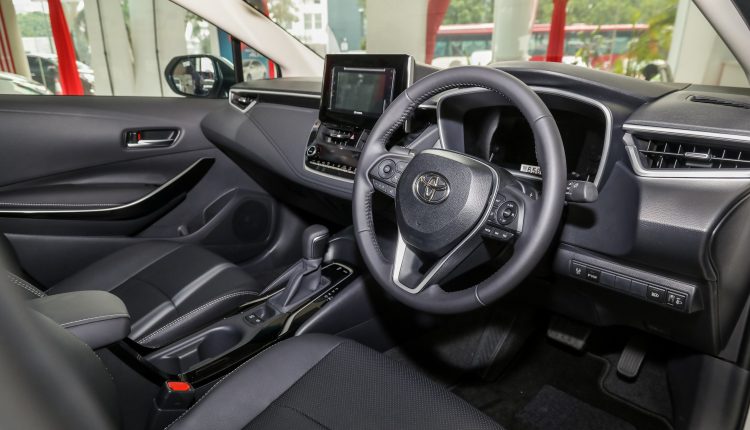 Toyota-Malaysia-Corolla-Altis-1.8G-2019-Showroom_Int-2