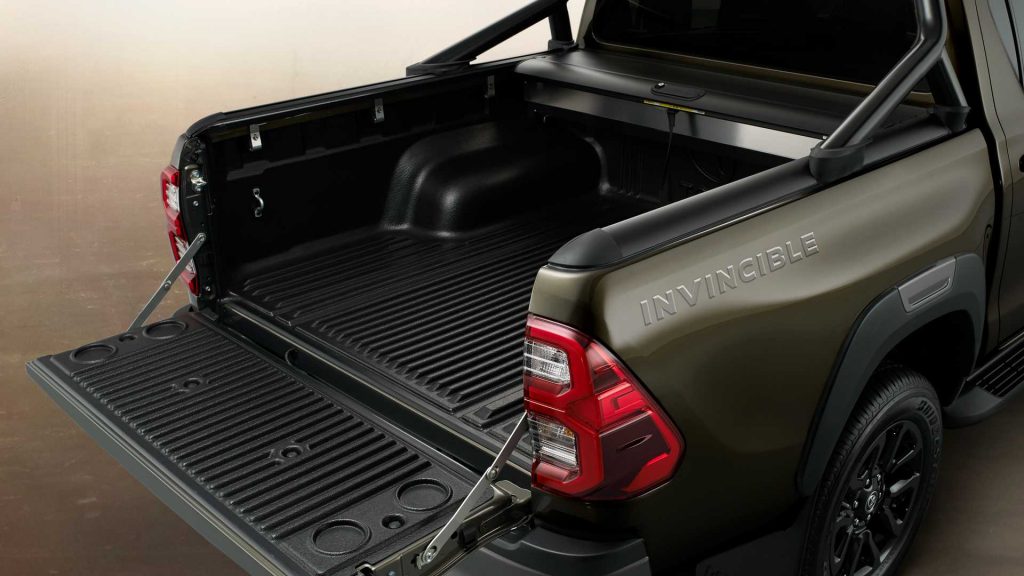 New Toyota Hilux Facelift version trunk