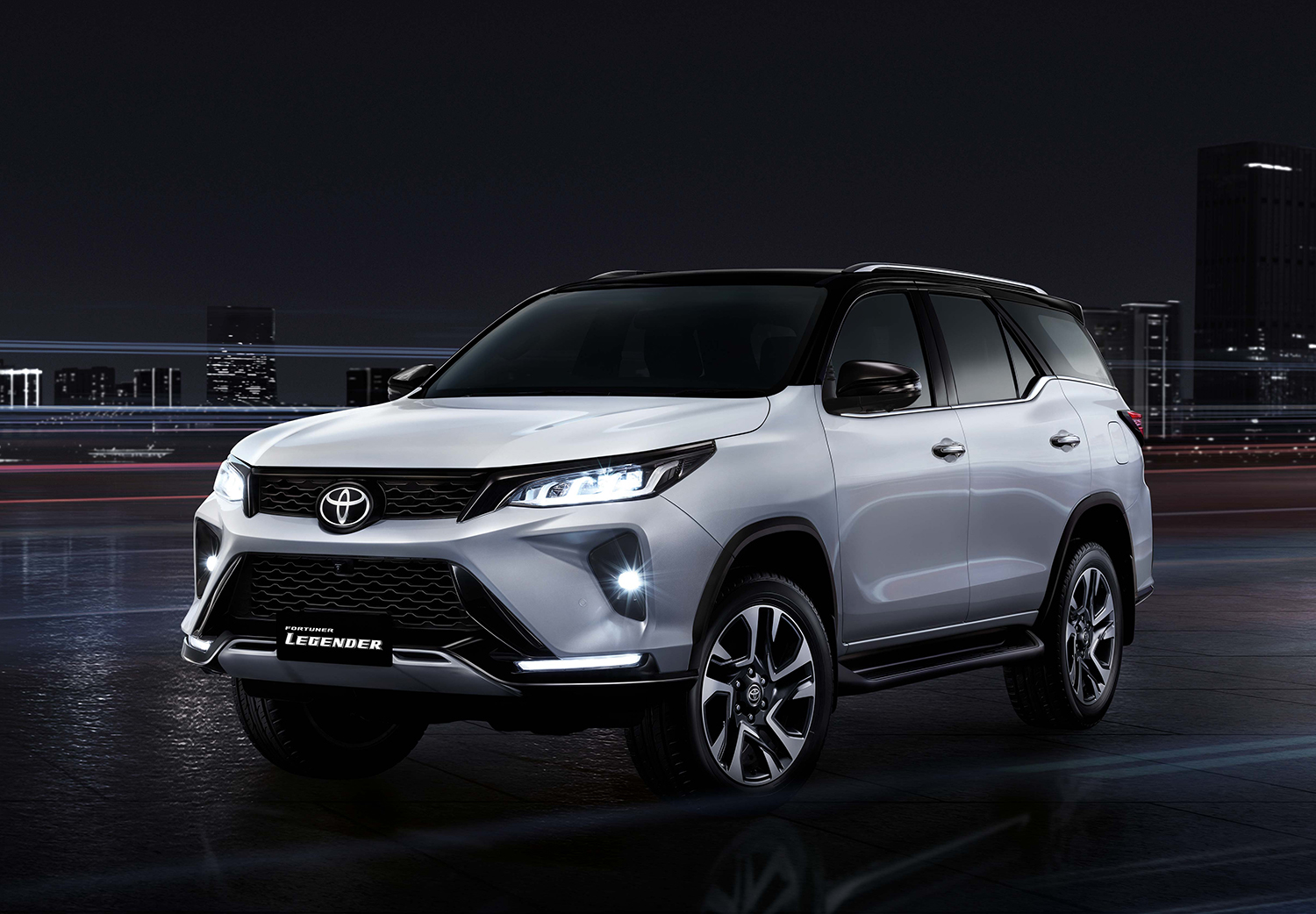 Фаркоп на toyota fortuner