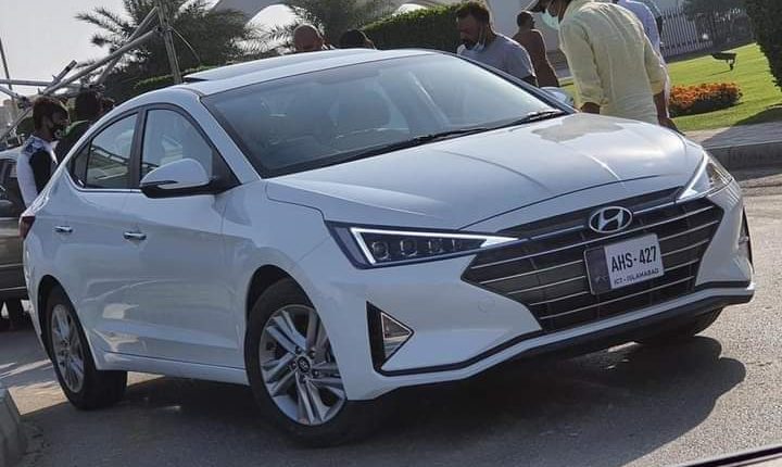 Hyundai Elantra 1