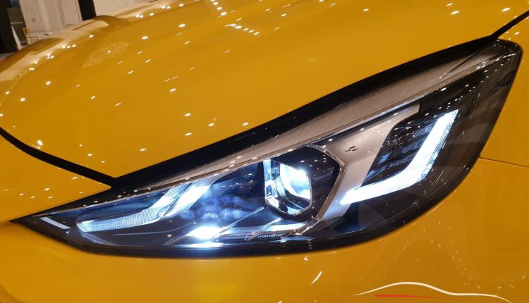 MG 5 Front Light