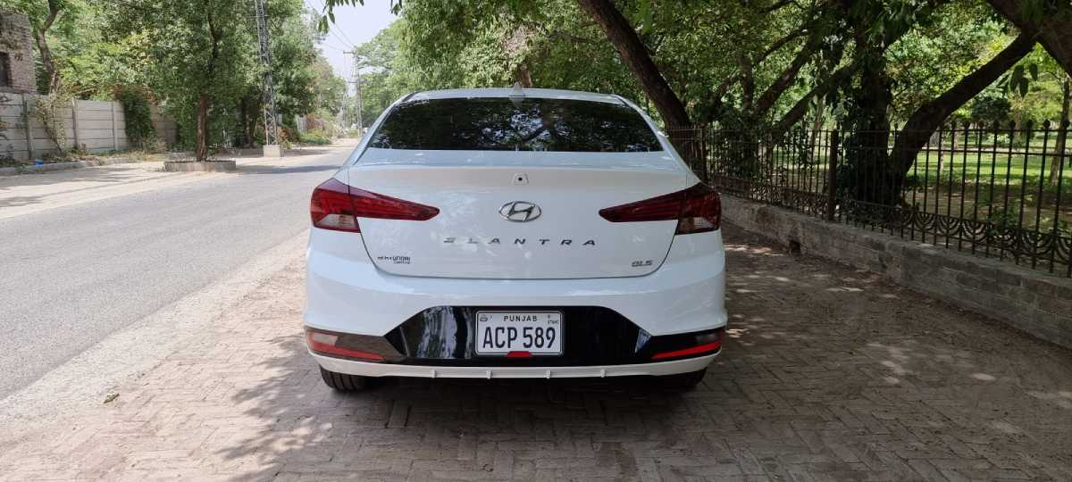 Hyundai Elantra Smart Trunk
