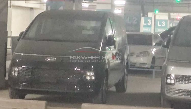 Hyundai Staria