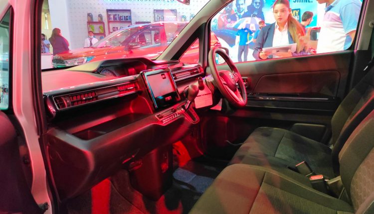 Suzuki Stingray Wagon R interior
