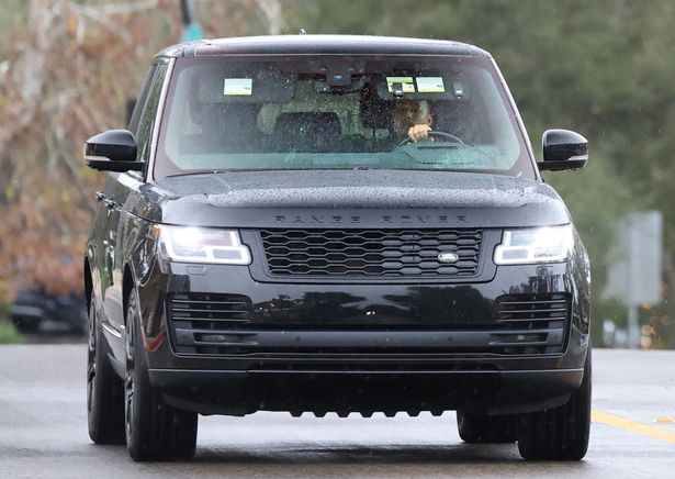 harry and meghan security person seen in new Range Rover. 