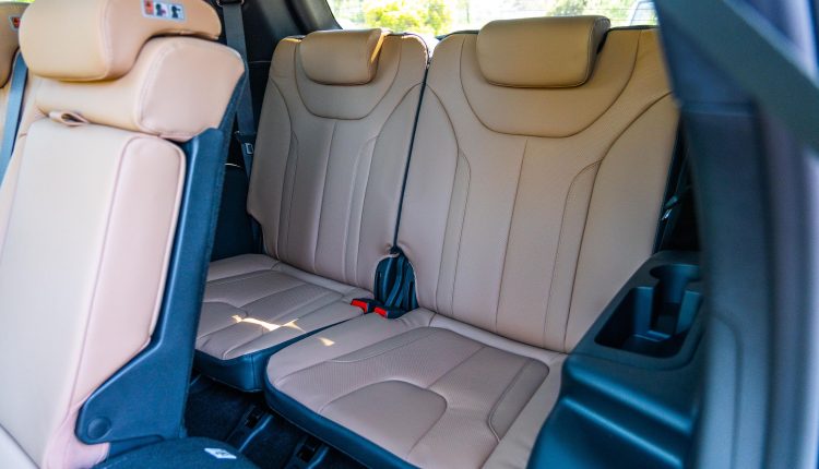 2023-Hyundai-Santa-Fe-Highlander-Hybrid-HEV-221118_Hyundai-Santa-Fe-Hybrid_Pickup-4