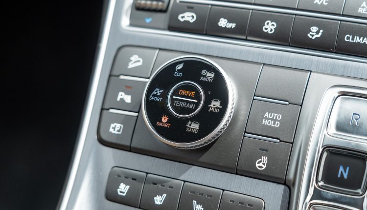 2023-Hyundai-Santa-Fe-Highlander-Hybrid-HEV-36-DSC03236
