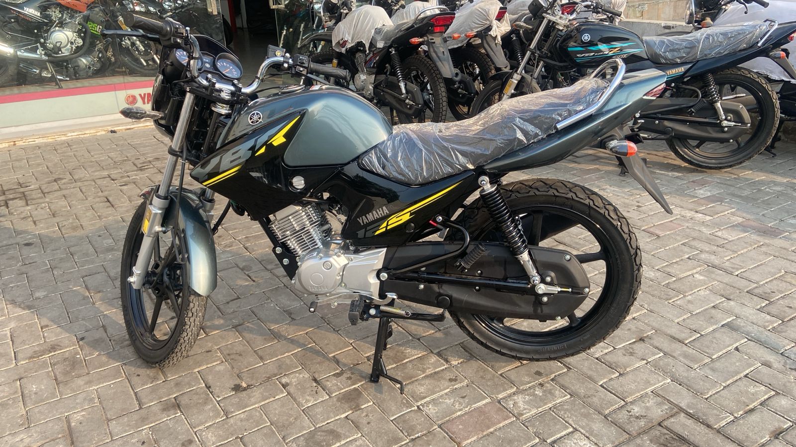 Photos – Yamaha YBR125 2024 Got New Color Options - PakWheels Blog