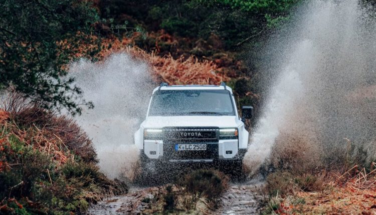 2024-Toyota-Land-Cruiser-front-driving-water (2)