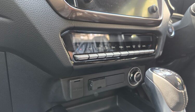 Isuzu D-Max interior